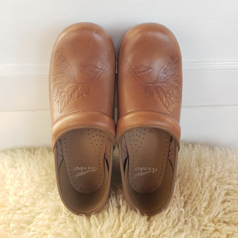 🌟SEE NEW LISTING🌟HP!🌾Limited Edition☆Dansko Honey Clogs☆Floral Embossed☆EU39- - Picture 3 of 16